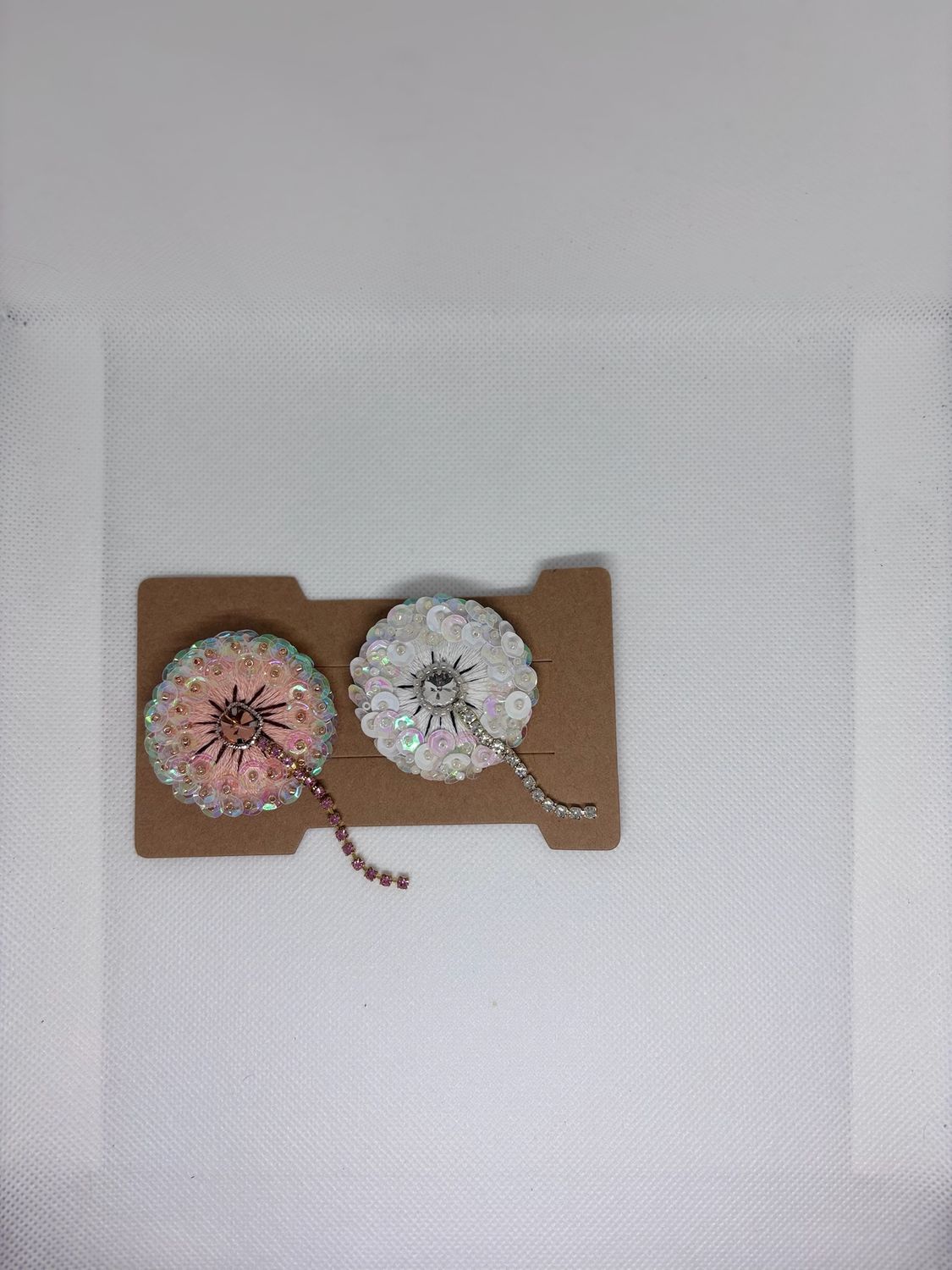 Dandelion beaded brooch