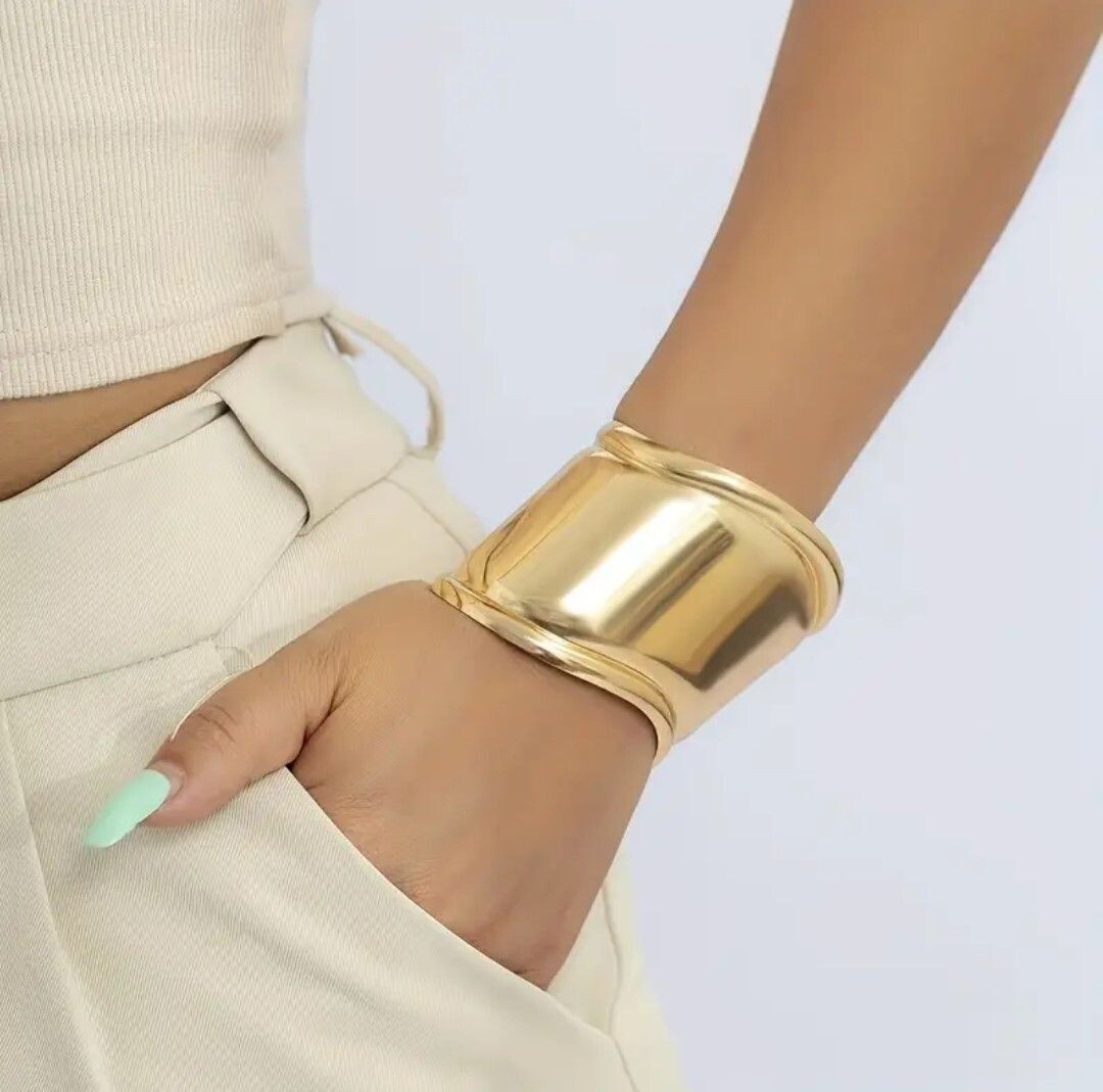 Elsa Peretti's Tiffany Wonder Woman Bracelet Elsa Peretti