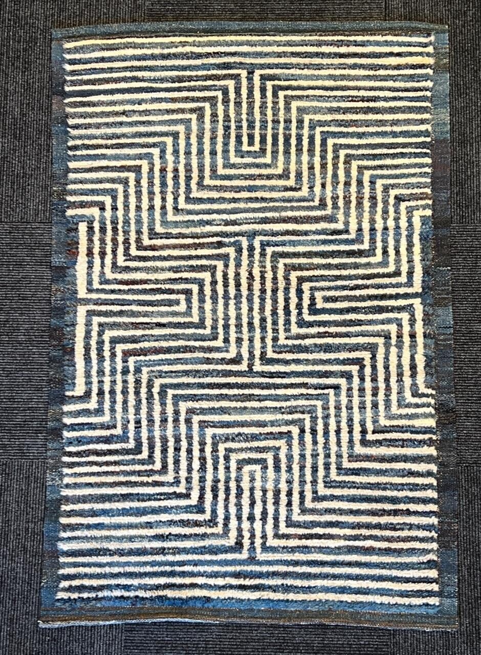 Modern Ziggurat rug in denim Blue 3.2&#39; x 5&#39;