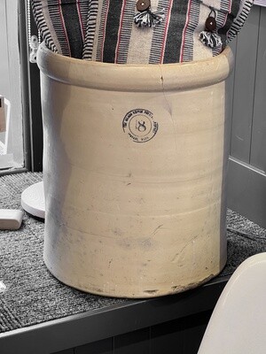 1900s Stoneware 8 gallon crock