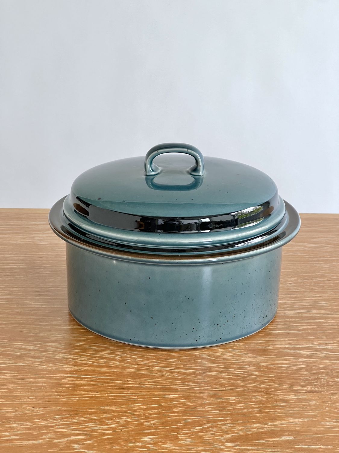 Ulla Procopé for Arabia Meri 1.75qt pot with lid - Finland