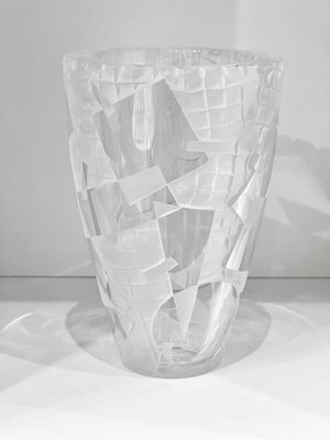 Very heavy 1980s era etched  Sasaki vase by Robert McCandless