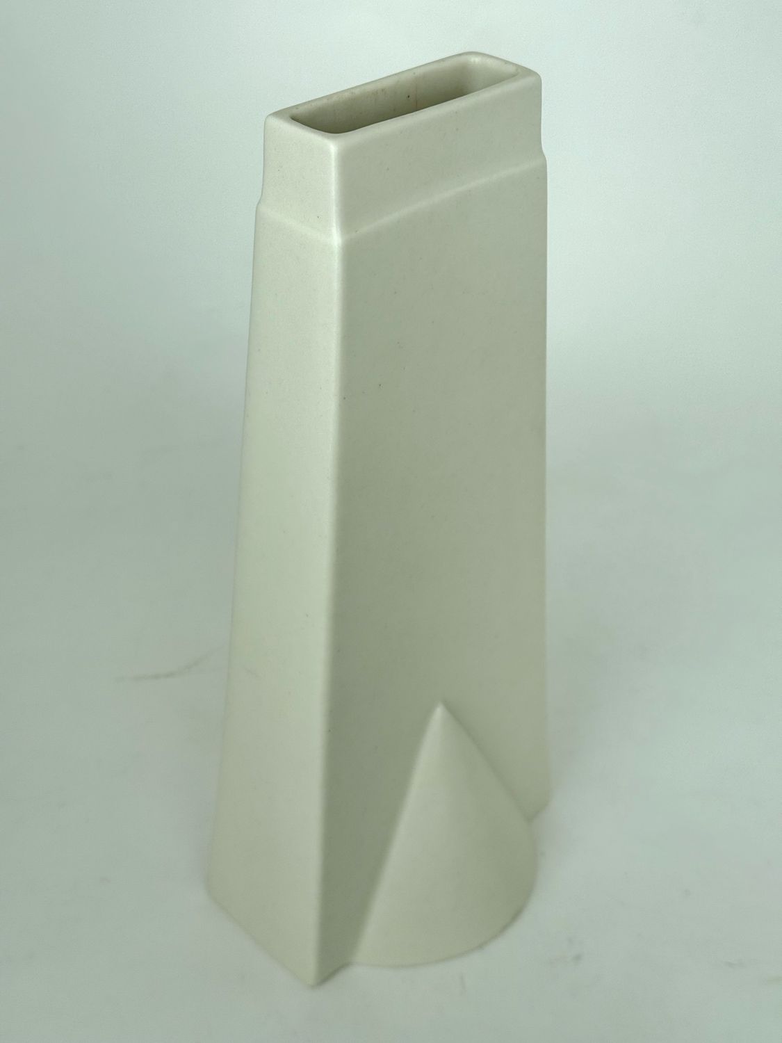 Art Deco Style White Vase SEP/Enlumen 1987