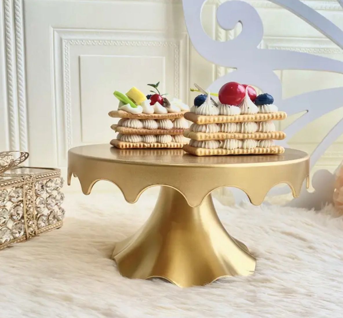 Gold cake stand