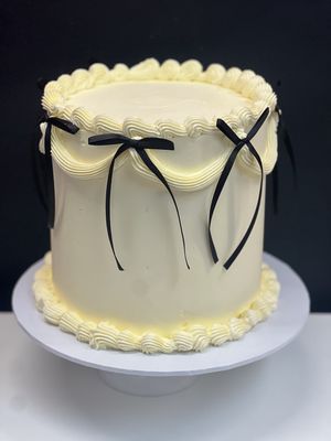 VINTAGE BUTTERCREAM BOW CAKE