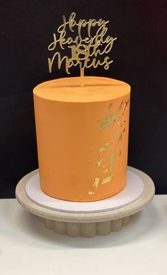 GOLD LEAF BUTTERCREAM CAKE WITH TOPPER
