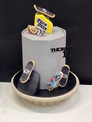 skateboard Cake