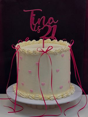VINTAGE HEART BOW CAKE