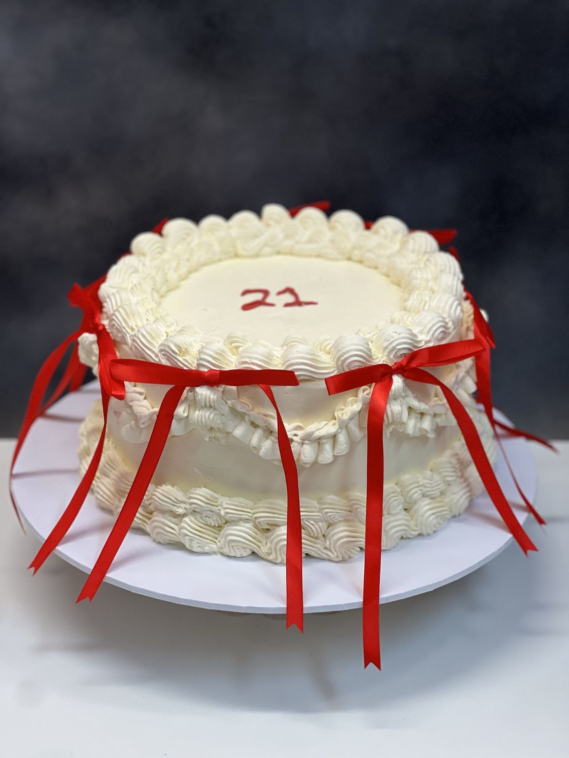 Red Bow Vintage Cake