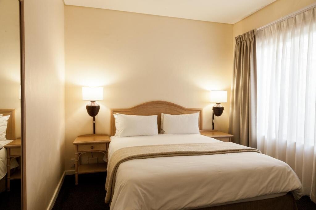 CAPE TOWN: All-in conference package 2 (private bed room + shared bathroom)