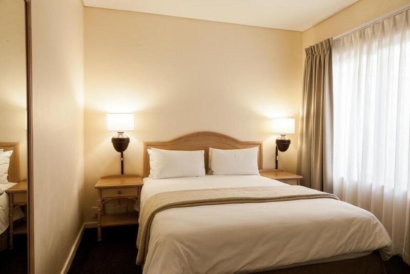 CAPE TOWN: All-in conference package 2 (private bed room + shared bathroom)