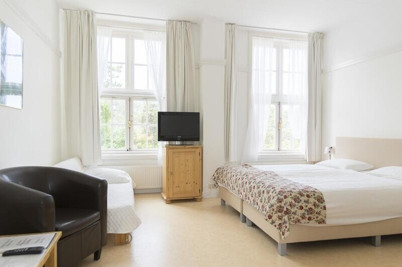 All-in nascholing Bergen aan Zee, 19-21 mei 2027: pakket 2 (privé slaapkamer + gedeelde badkamer)