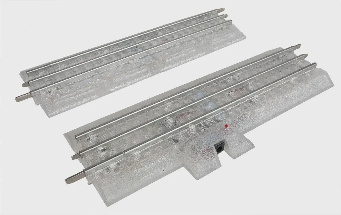 2025070 LIONEL | O Gauge | LIGHTED TRACK POWER PACK