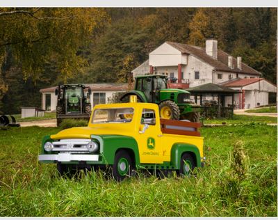 2535130 - O - John Deere Hi-Rail Pickup Truck