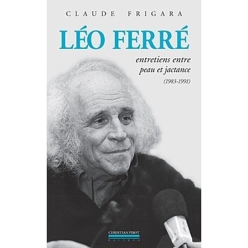 Claude Frigara a participé dès 1982 à l'aventure des radios libres. Animateur et administrateur de plusieurs " radios associatives non commerciales " à Montpellier (Air Libre, Divergence FM, Radio Chipas aujourd'hui), la radio demeure pour lui un moyen d'expression privilégié. Mais s'il a fait de la radio, c'était pour rencontrer Léo Ferré ! Passionné par l'artiste depuis 1968, le micro devenait la clef d'une approche constructive à offrir aux auditeurs. La confiance puis l'amitié qui s'installèrent avec Léo et Marie Ferré lui permirent de réaliser ces entretiens, ces échanges, ces reportages glanés en toute liberté dans le sillage de ce génie fraternel. Ce livre restitue avec précision la présence de Léo Ferré, sa force, avec les mots qui portent le style d'un des plus importants poètes qui soient. Les sujets abordés entre peau et jactance (la communication, des figures de la littérature et de la poésie, le surréalisme, l'écriture, la musique, l'amour, le pouvoir, le métier de chanteur, la scène, les éditeurs, producteurs et maisons de disques, le combat politique, la solitude, les animaux, l'Histoire...), montrent combien Léo Ferré s'est inscrit à jamais à vif parmi les artistes indispensables qui rendent la vie possible.