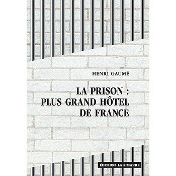 La prison : plus grand hôtel de France d'Henri Gaumé

Visiteur des prisons durant vingt ans, Henri Gaumé nous invite, sans voyeurisme ni complaisance, sur fond d'humour parfois caustique, à pénétrer dans le chœur du sanctuaire, au milieu du quartier de détention, où il a toujours officié. Témoin privilégié la visite à laquelle il vous convie fera de temps à autre une incursion chez les représentants de la force publique, garants de l'ordre nécessaire à toute vie en société. elle fera aussi quelques irruptions dans les prétoires ( correctionnelle et cour d'assises), grands témoins de perles et boutades entendues, authentifiées et ramassées à la pelle. Ces mêmes prétoires parfois pourfendeurs de petites gens sans grande défense et pourvoyeurs exclusifs du monde carcéral. Une exclusivité jamais prise en défaut !