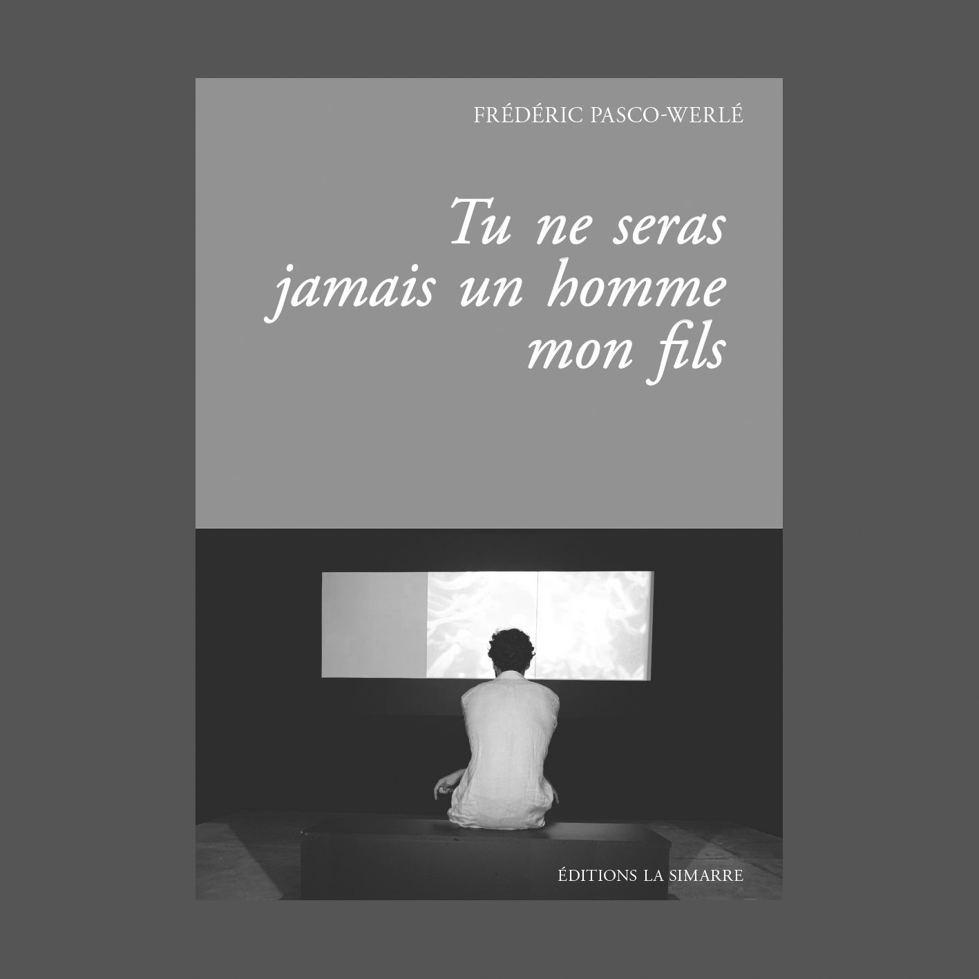 Quoi de plus injuste et triste, que le décès d'un très jeune enfant. Et quoi de plus dur que résister à l'assaut des leçons des "bien-pensants".... Malgré les années qui ont passé depuis cette cicatrice qui le ronge. Aux travers de lettres, il nous décrit tous ces moments qu'il a traversés : chagrin, détresse, culpabilité, partage, soutiens.... Contrôler et surmonter font partie de son caractère. Il met tout en oeuvre pour affronter ce grand bouleversement tant dans sa vie familiale, que professionnelle. Claude Veyrac.

Né en 1970 à Dax, Frédéric Pasco-Werlé, est proviseur de lycée à joué-les-Tours et photographe à ses heures. En 2020, il entame une thérapie dans laquelle il aborde la mort de son fils. Il replonge alors dans les lettres de ses proches qui lui inspirent cet ouvrage.