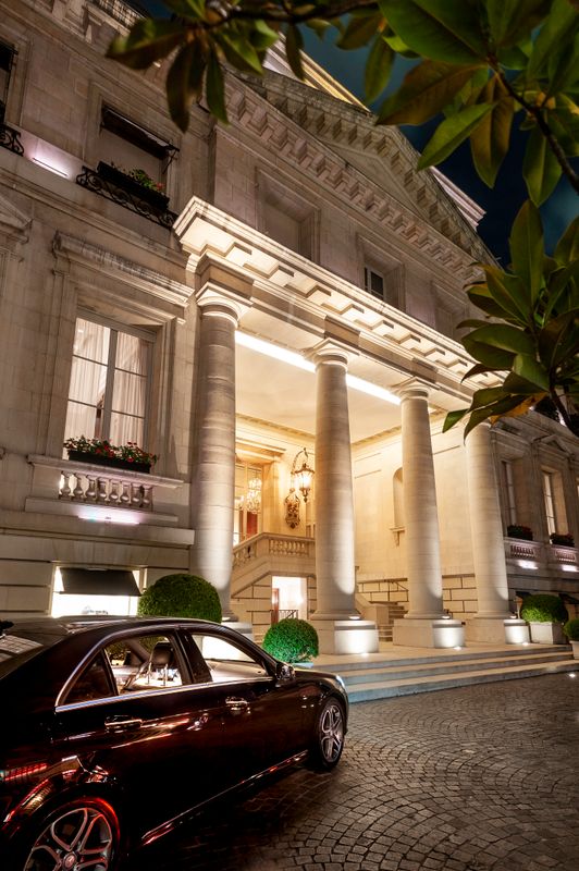 Lujo Contemporáneo: Estadía en Executive Suite con Desayuno