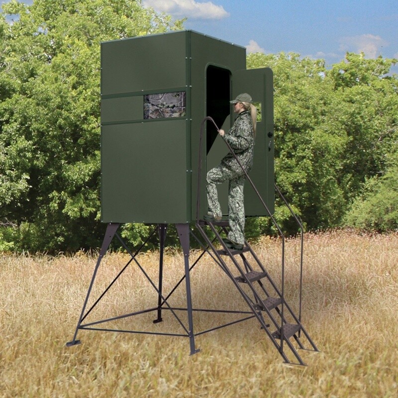 4&#39;x4&#39; Deer Blind with Stairs, Full Door, and Mat