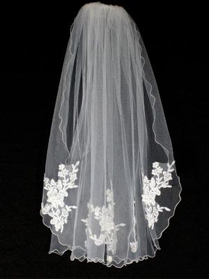 30" Veil w/ Lace Appliques
