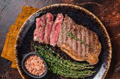 Storfe Ytrefilet med fettkappe. Striploin. Greater Omaha. USA