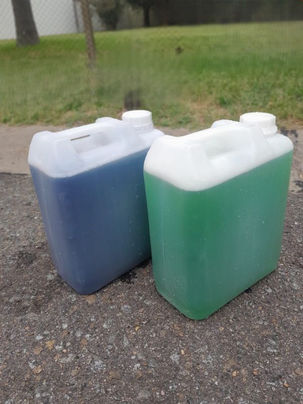 Clarificador x 10 litros y alguicida x 10 litros