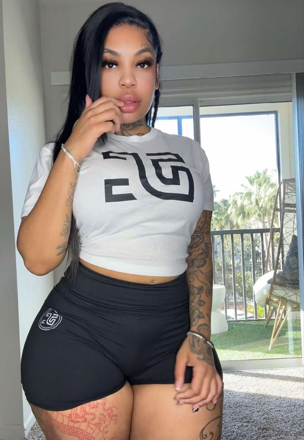 Jreyco Logo Women's Crop T-Shirt