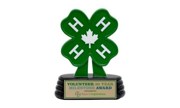4-H Canada Sculpture: 4"-100683