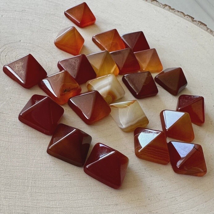 15mm Mini Gemstone Pyramid, Material: Carnelian