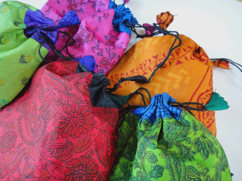 Silk Drawstring Pouch, Size: L