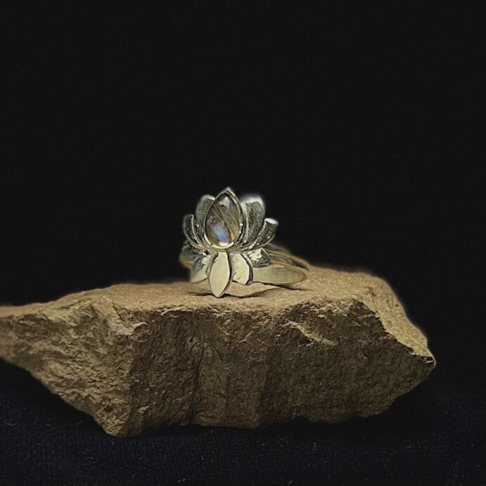 Labradorite Ring Lotus 2