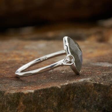 Labradorite Double Terminated Ring