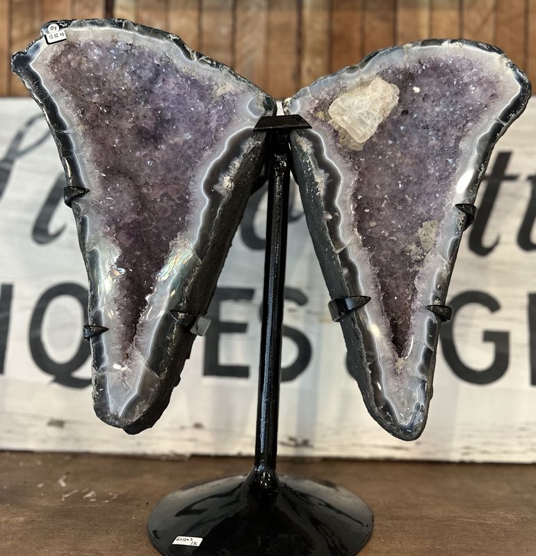 Amethyst Geode Wings, Type: 10.6kg