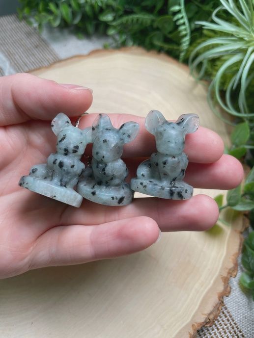 Crystal Eevee Pokemon, Material: Kiwi Jasper