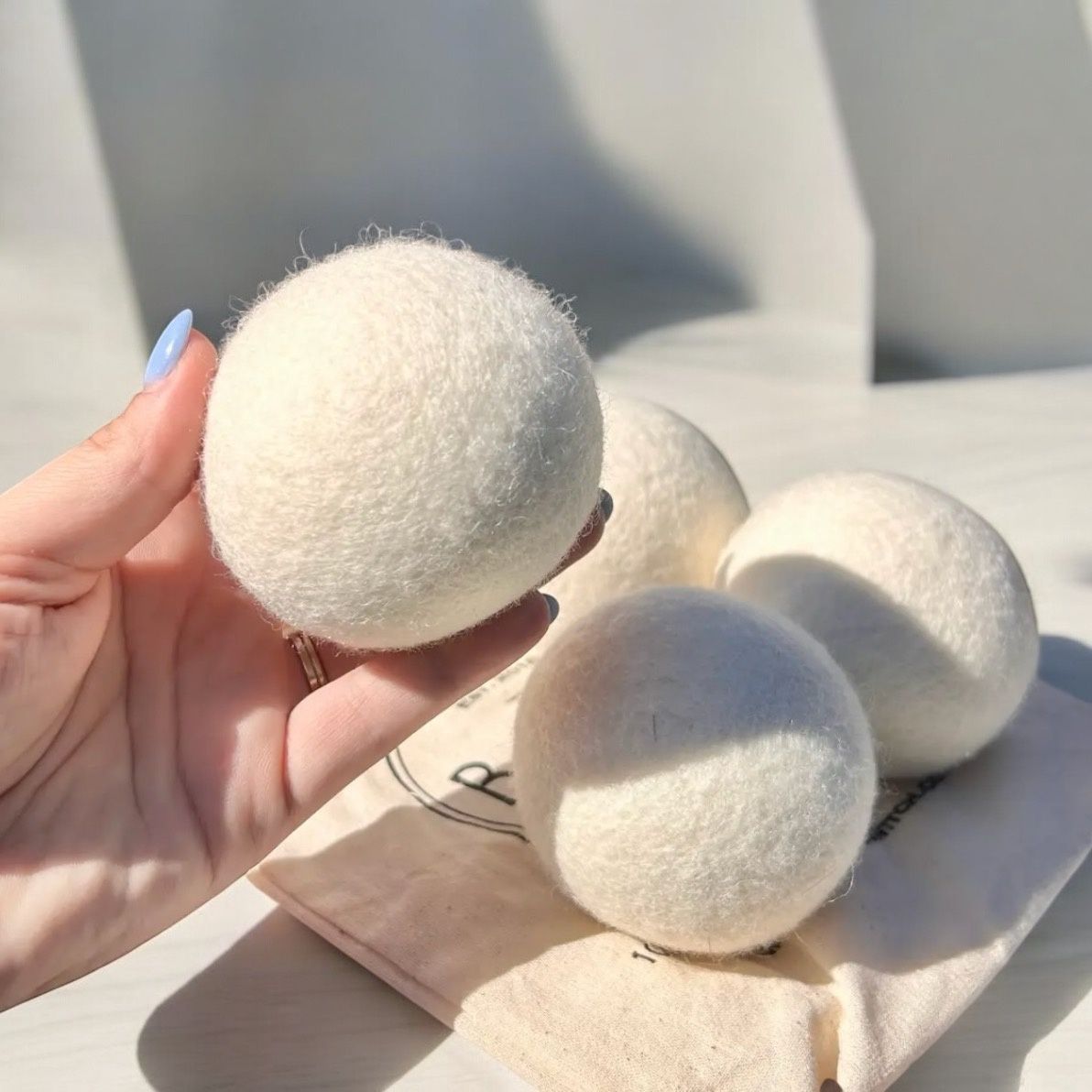 Set of 6 White Organic Wool Dryer Balls | White