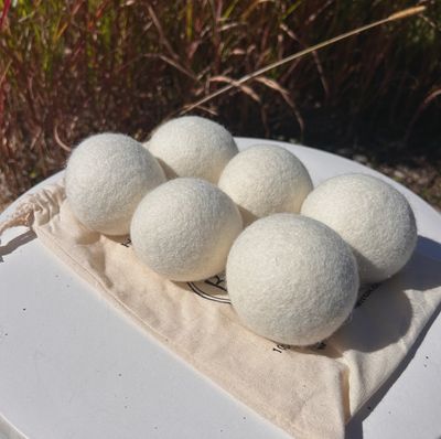 Set of 6 White Organic Wool Dryer Balls | White
