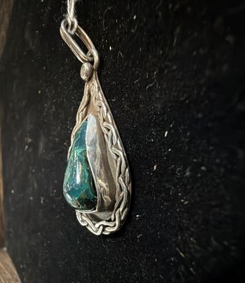 PA Freeform Chrysocolla in Sterling Celtic Braid Pendant (pendant only)