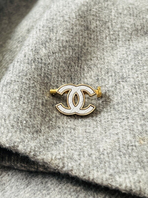 White and Gold reworked Logo Small brooch