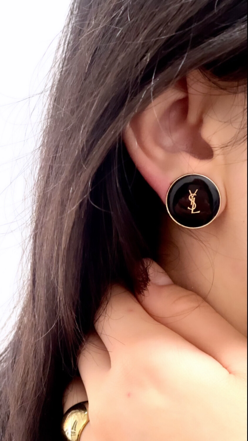 Elegant black and gold tone earrings