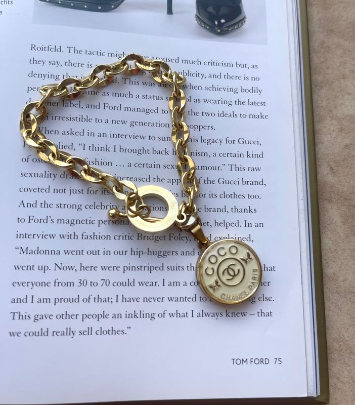 Delicate bracelet with beige charm