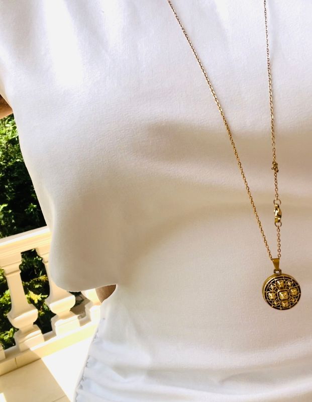 Timeless Gold Filigree pendant necklace 
