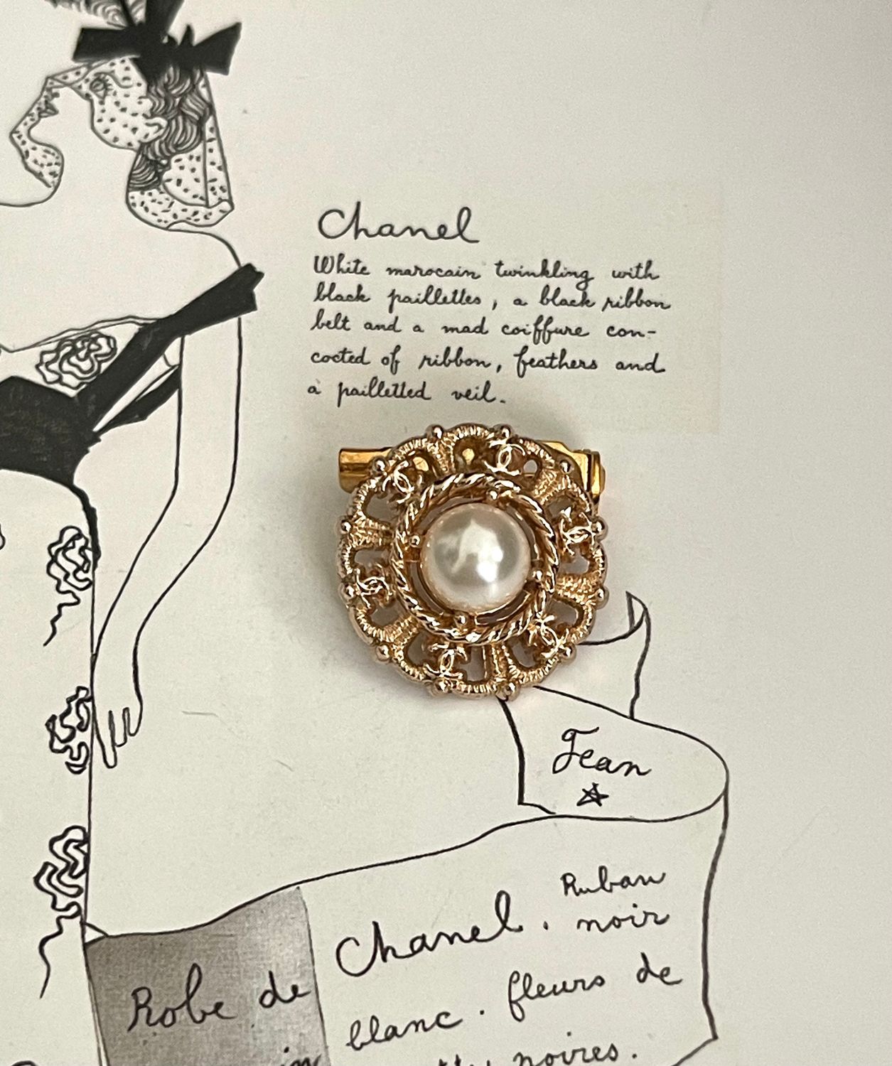Elegant small brooch pink gold tone with small pearl