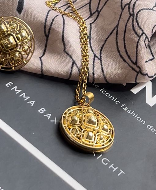 Timeless Gold Filigree pendant necklace 