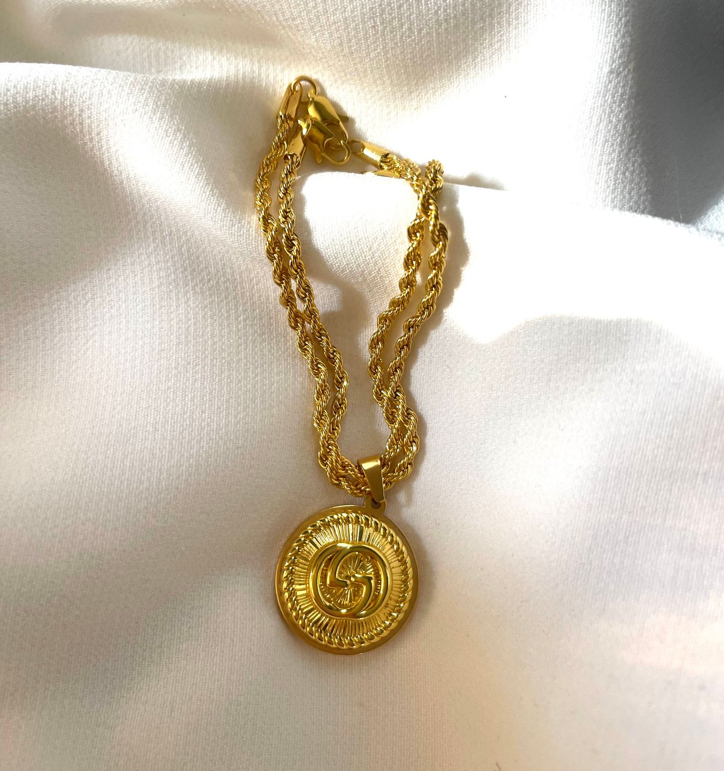 Delicate yellow gold tone bracelet
