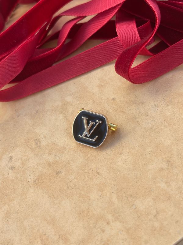 Delicate small black square brooch