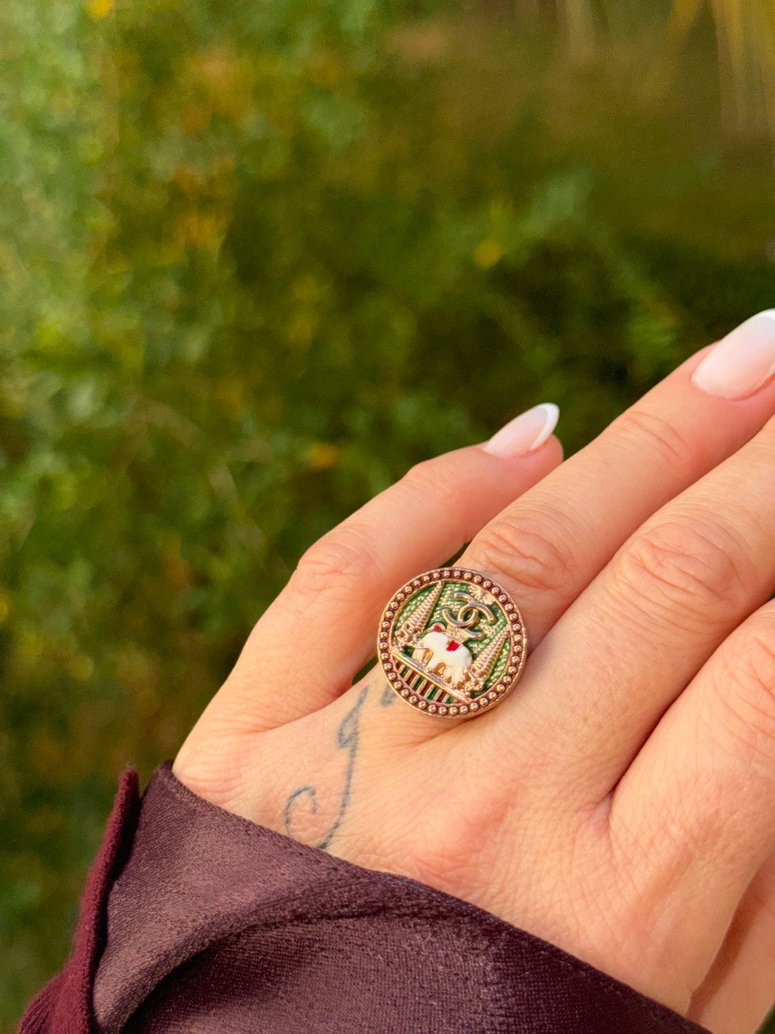 Rare design gold tone ring