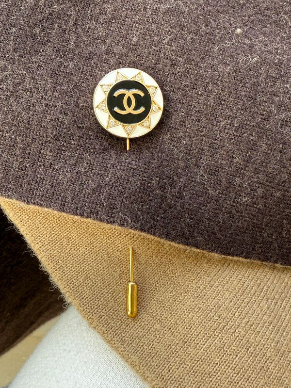 Stylish black and white brooch