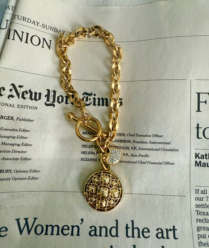 Delicate bracelet with details