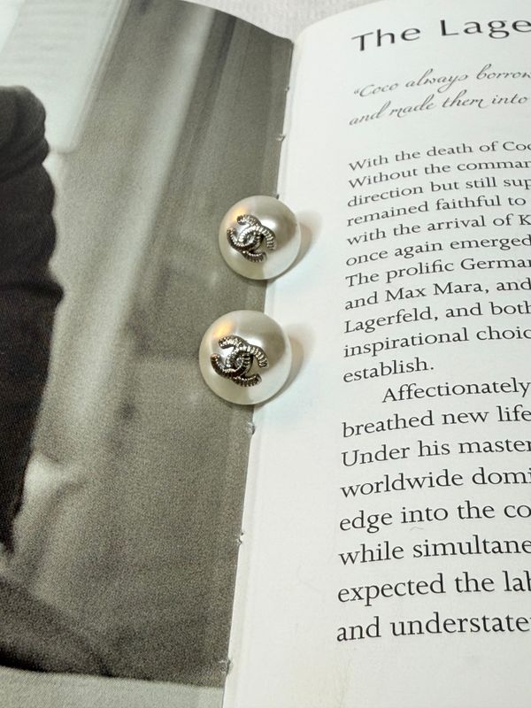 Elegant small pearls silver tone