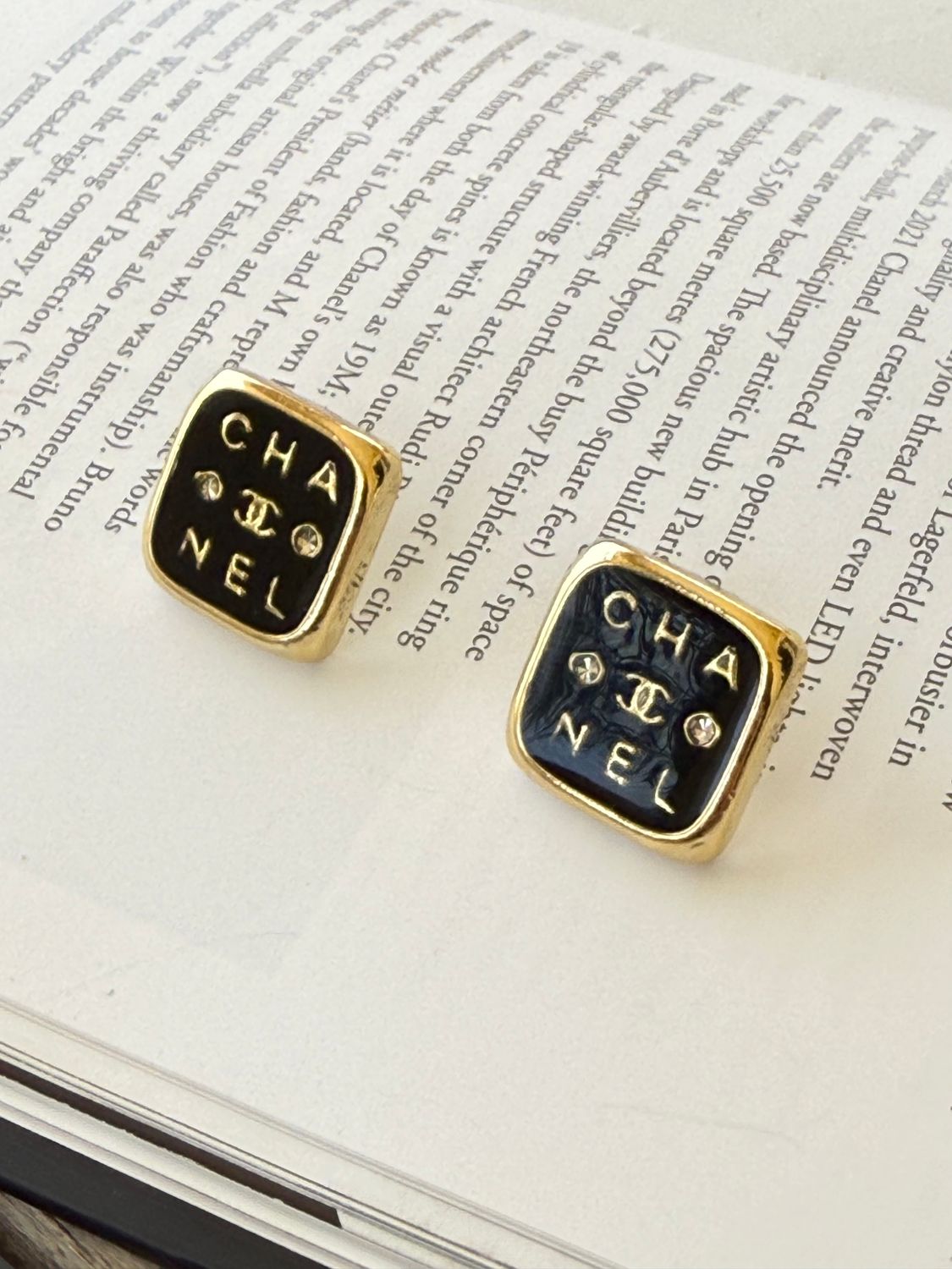 Vintage square black earrings